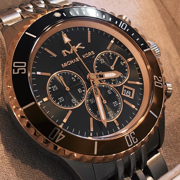 michael kors watch - Picture 3 of 5